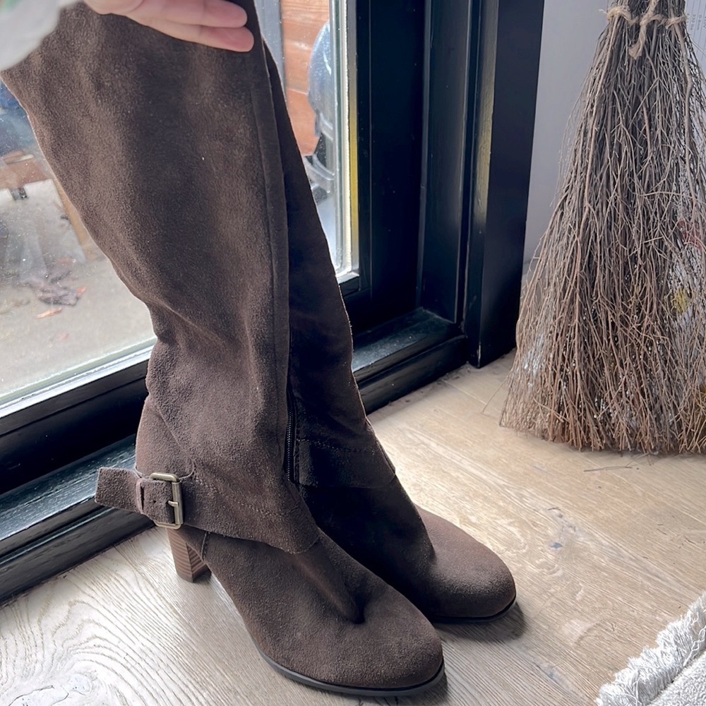 Nine West Western Style Suede Boots